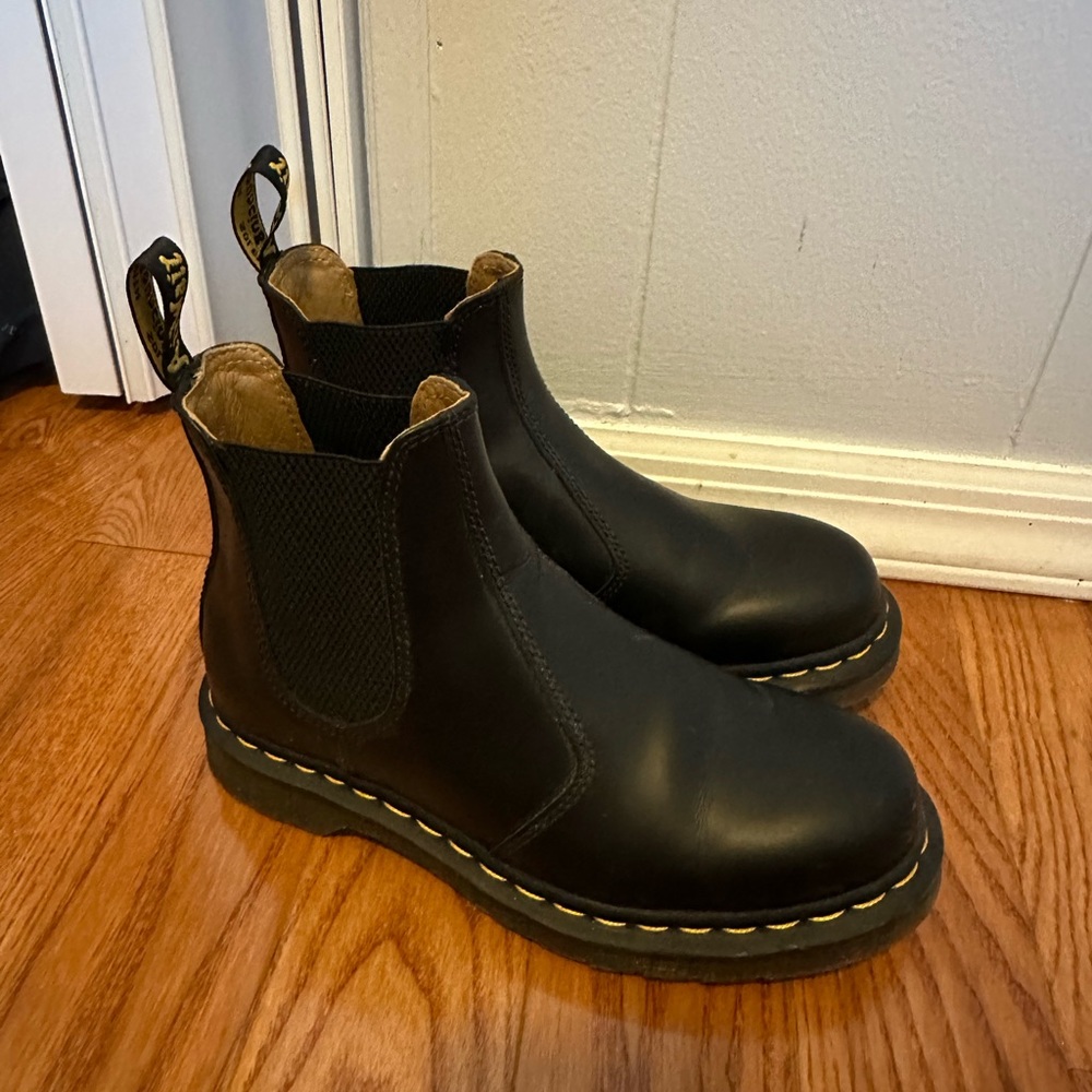 Doc Martens Women’s Chelsea Boot Sz 37